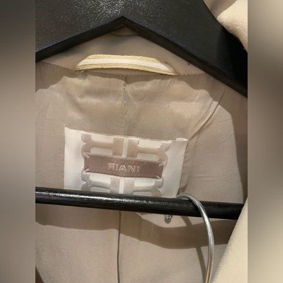 gorgeous cream suit (trousers and jacket) with navy stitching size 6 - Picture 2 of 2